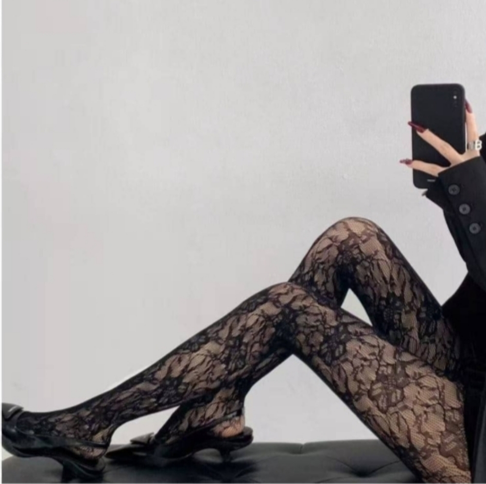 Black Floral Lace Hosiery Stockings - ONE SIZE (S, M & L)